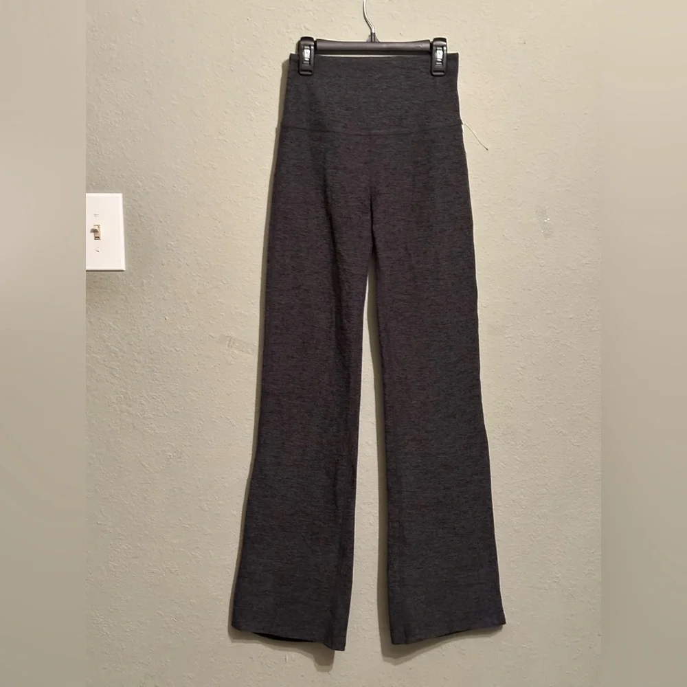 NWOT Interval Charcoal Flared Yoga Pants - Picture 8 of 8
